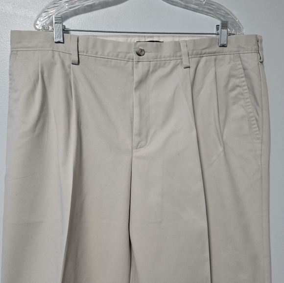 Dockers Signature Classic Fit Khaki Pants Size  40/30 - Picture 2 of 13